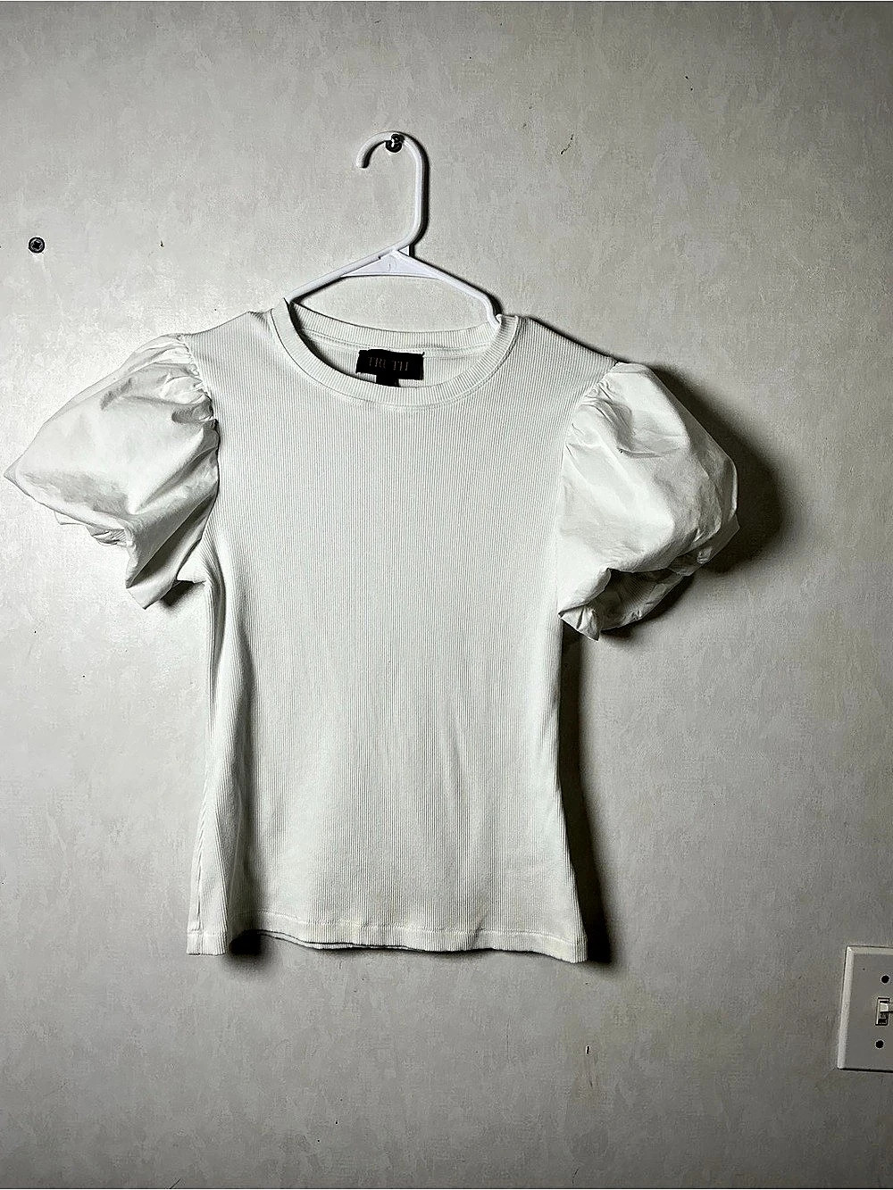 Truth by Republic Ribbed Puff Sleeve Top in White Size Small/Petite Like New